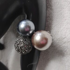 Tri Color Faux Pearls Grey Rose Síze  7 Silver Tone Ring